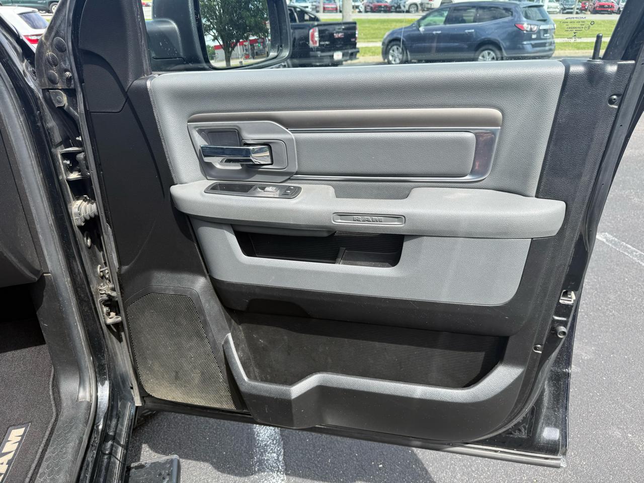 RAM 1500 Classic Big Horn 4x4 Crew Cab 5'7" Box 2019