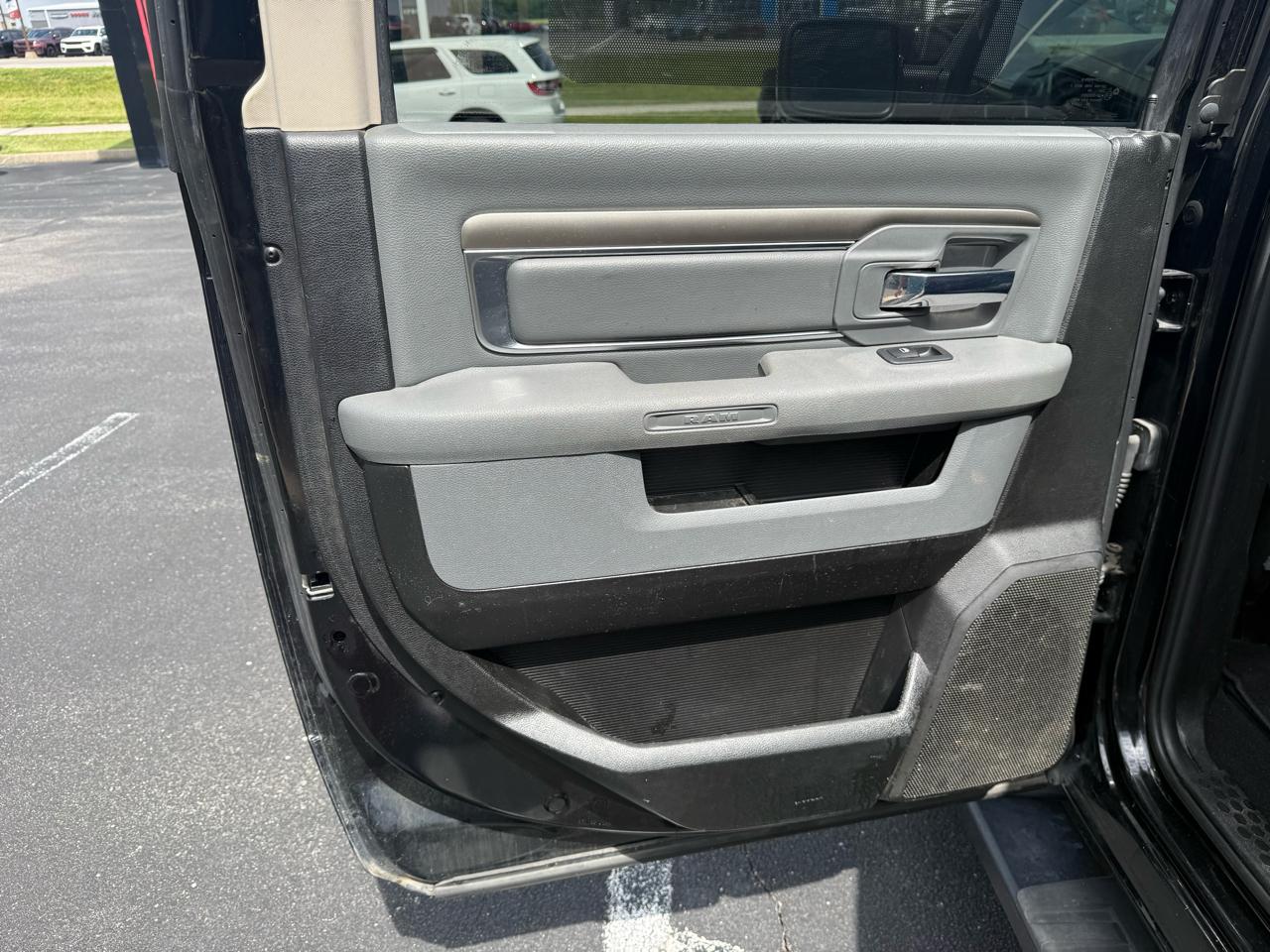 RAM 1500 Classic Big Horn 4x4 Crew Cab 5'7" Box 2019