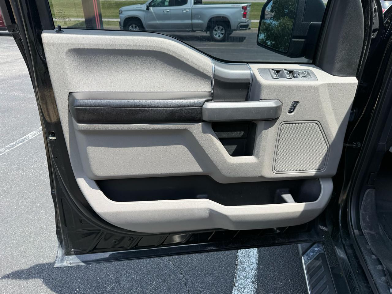 Ford F-150 4WD SuperCrew 145" XLT 2016