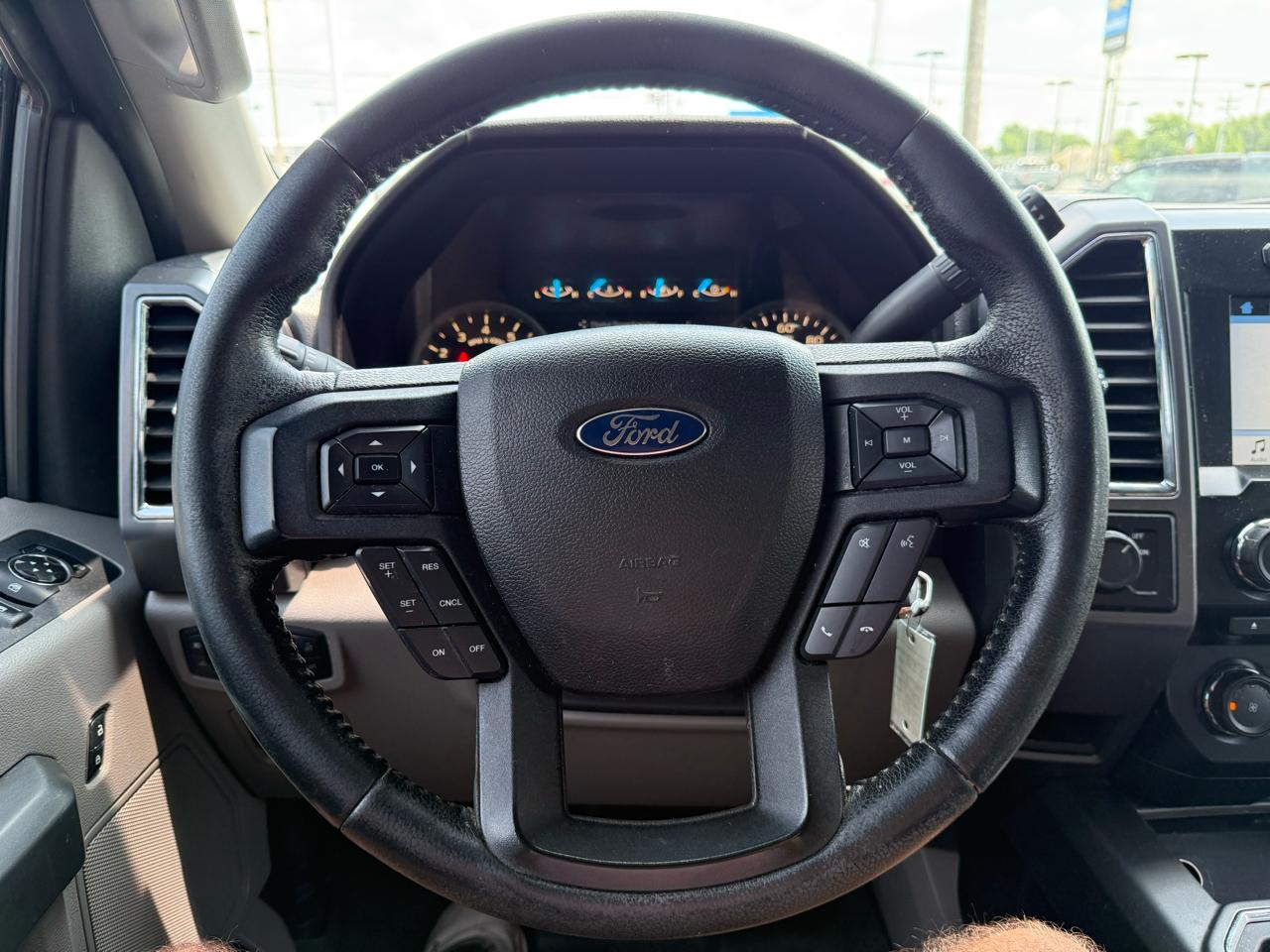 Ford F-150 4WD SuperCrew 145" XLT 2016