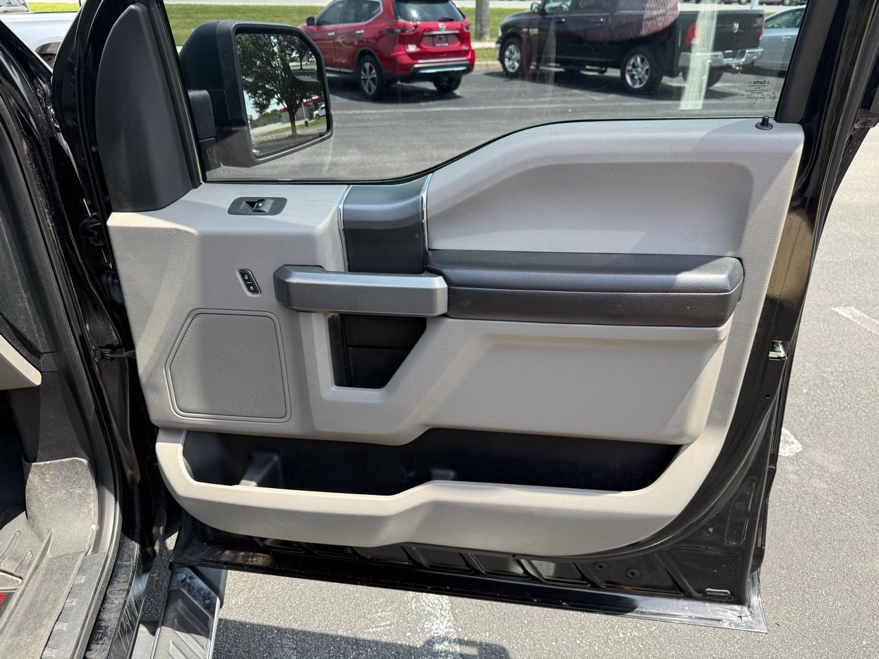 Ford F-150 4WD SuperCrew 145" XLT 2016