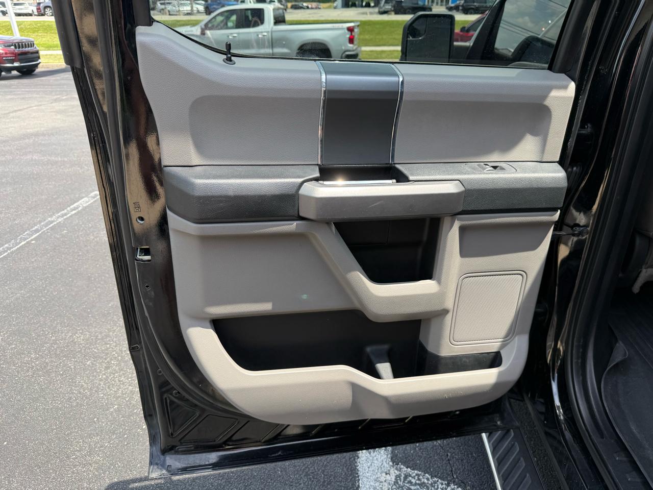 Ford F-150 4WD SuperCrew 145" XLT 2016
