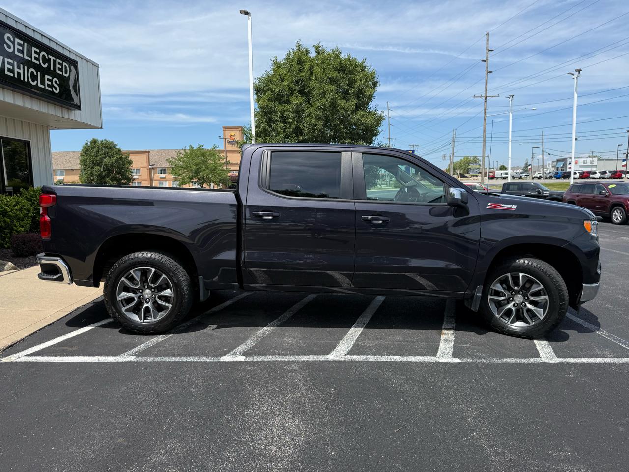 Chevrolet Silverado 1500 4WD Crew Cab 147" LT w/1LT 2024