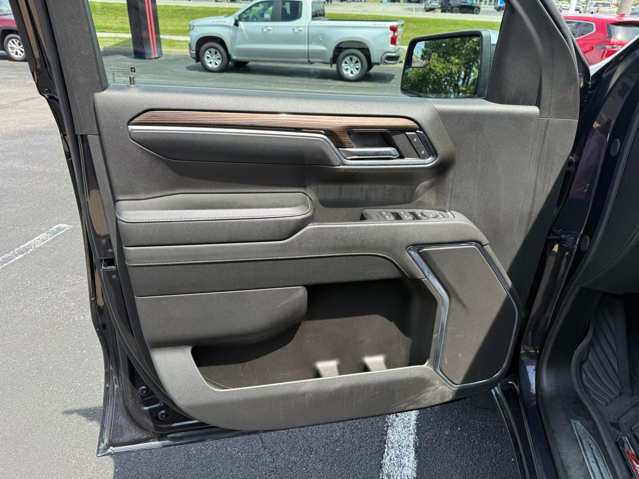 Chevrolet Silverado 1500 4WD Crew Cab 147" LT w/1LT 2024