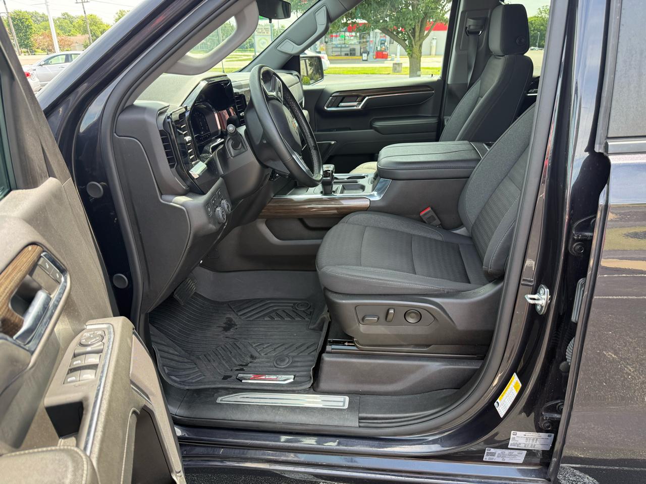 Chevrolet Silverado 1500 4WD Crew Cab 147" LT w/1LT 2024