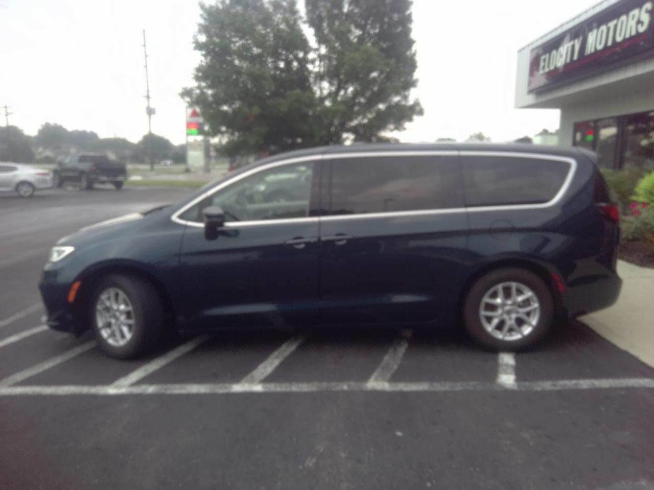 Chrysler Pacifica Touring L FWD 2023