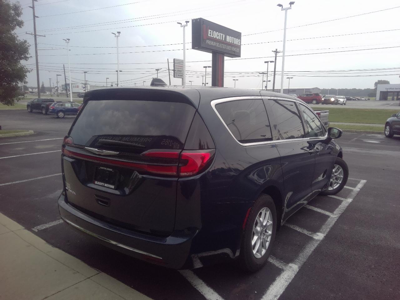 Chrysler Pacifica Touring L FWD 2023