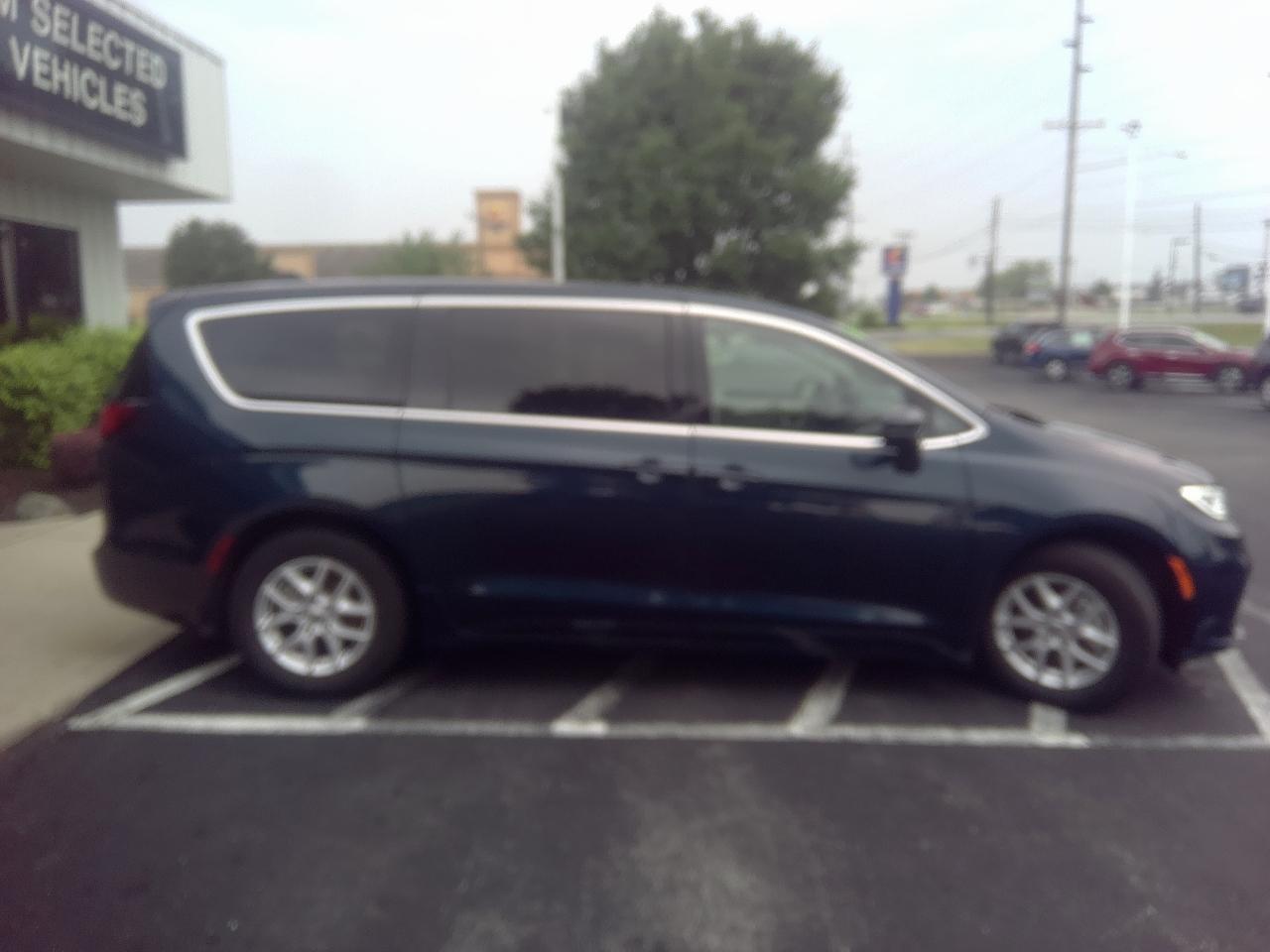 Chrysler Pacifica Touring L FWD 2023