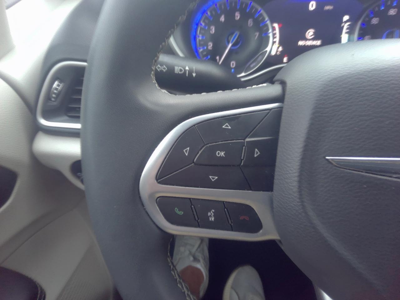 Chrysler Pacifica Touring L FWD 2023
