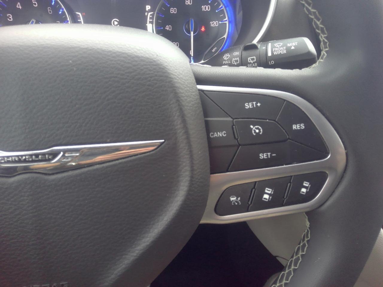 Chrysler Pacifica Touring L FWD 2023