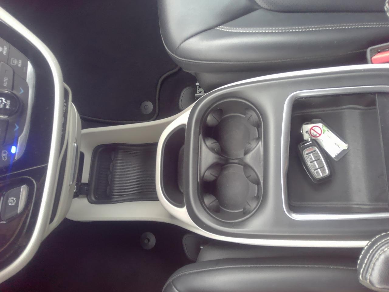 Chrysler Pacifica Touring L FWD 2023
