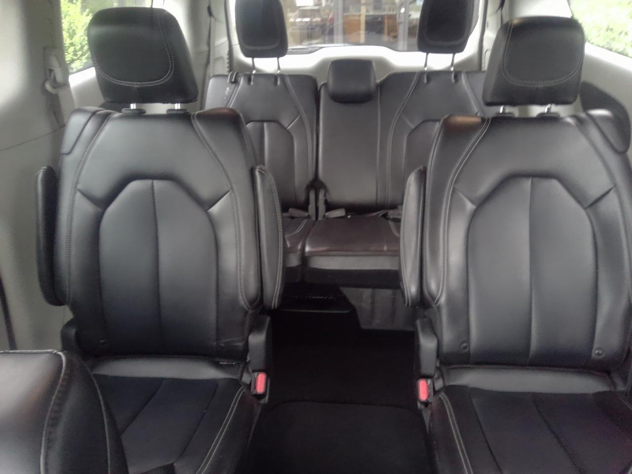 Chrysler Pacifica Touring L FWD 2023