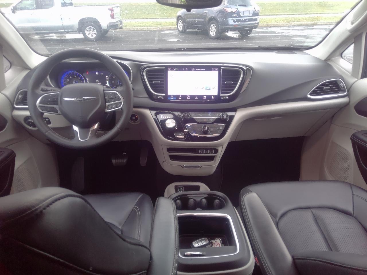 Chrysler Pacifica Touring L FWD 2023