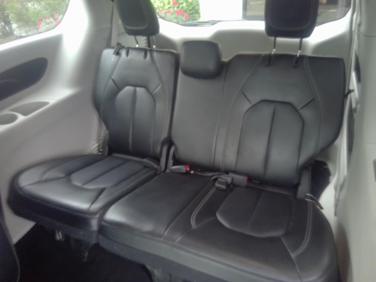 Chrysler Pacifica Touring L FWD 2023
