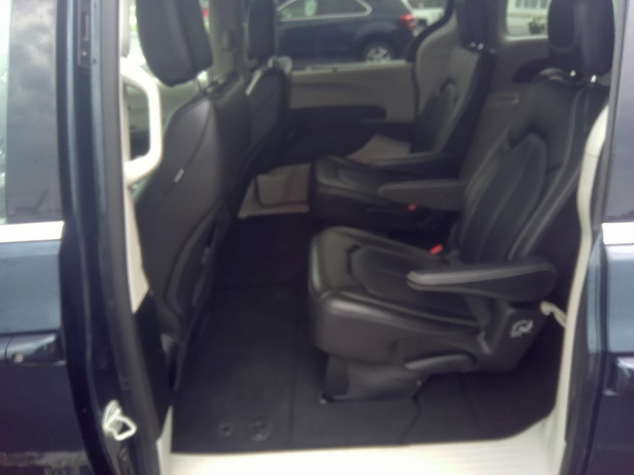 Chrysler Pacifica Touring L FWD 2023