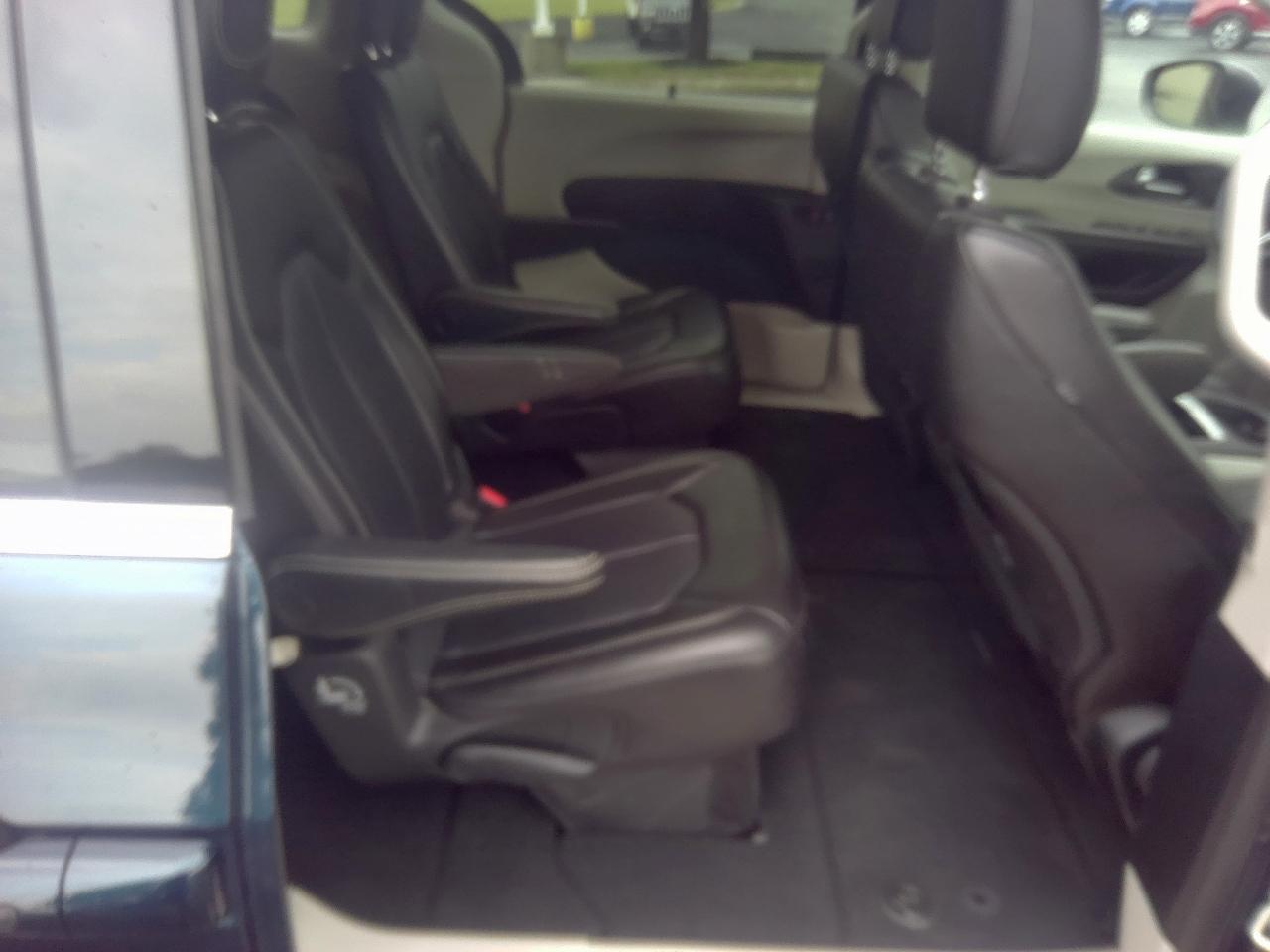 Chrysler Pacifica Touring L FWD 2023
