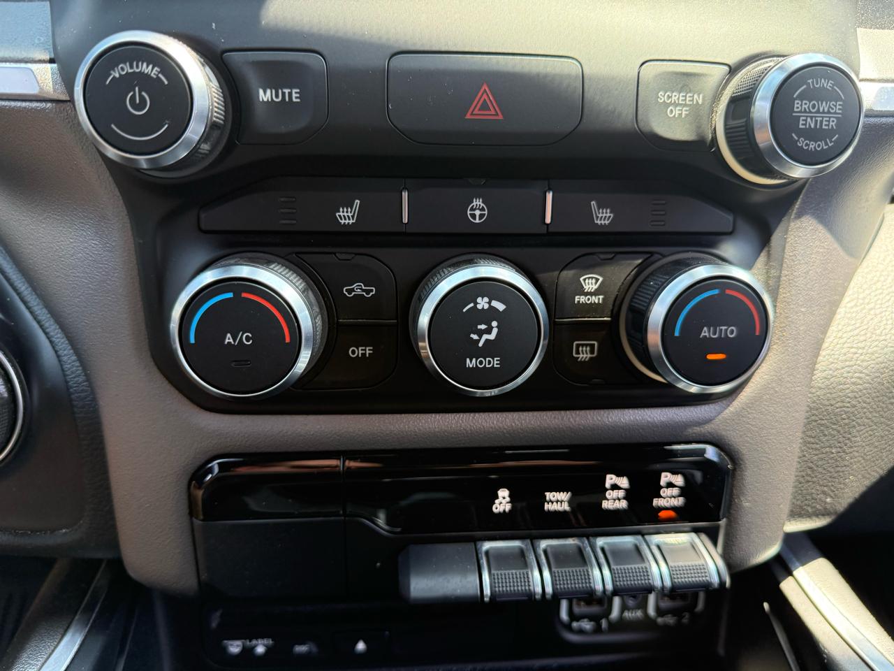 RAM 1500 Big Horn/Lone Star 4x4 Crew Cab 5'7" Box 2019