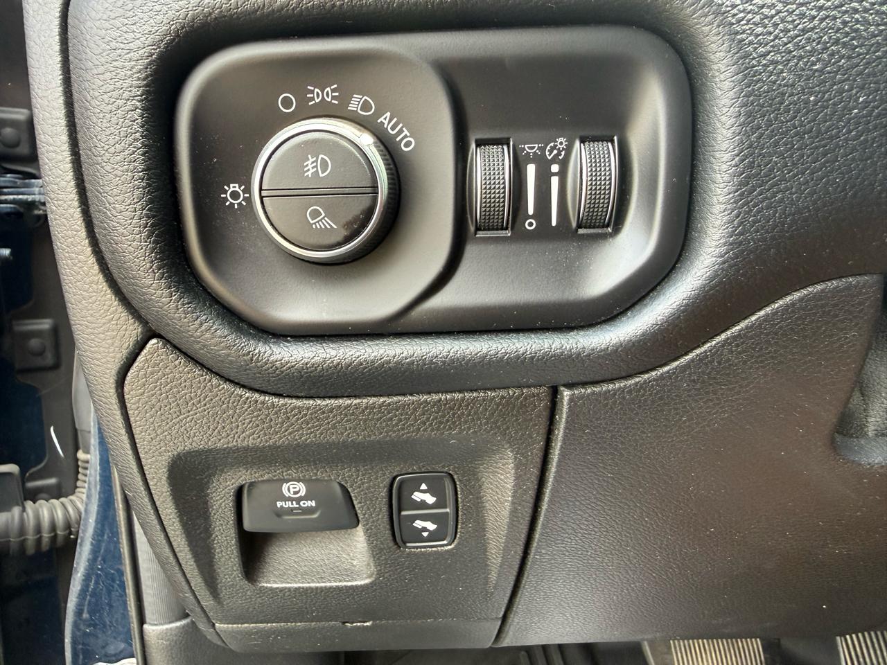 RAM 1500 Big Horn/Lone Star 4x4 Crew Cab 5'7" Box 2019