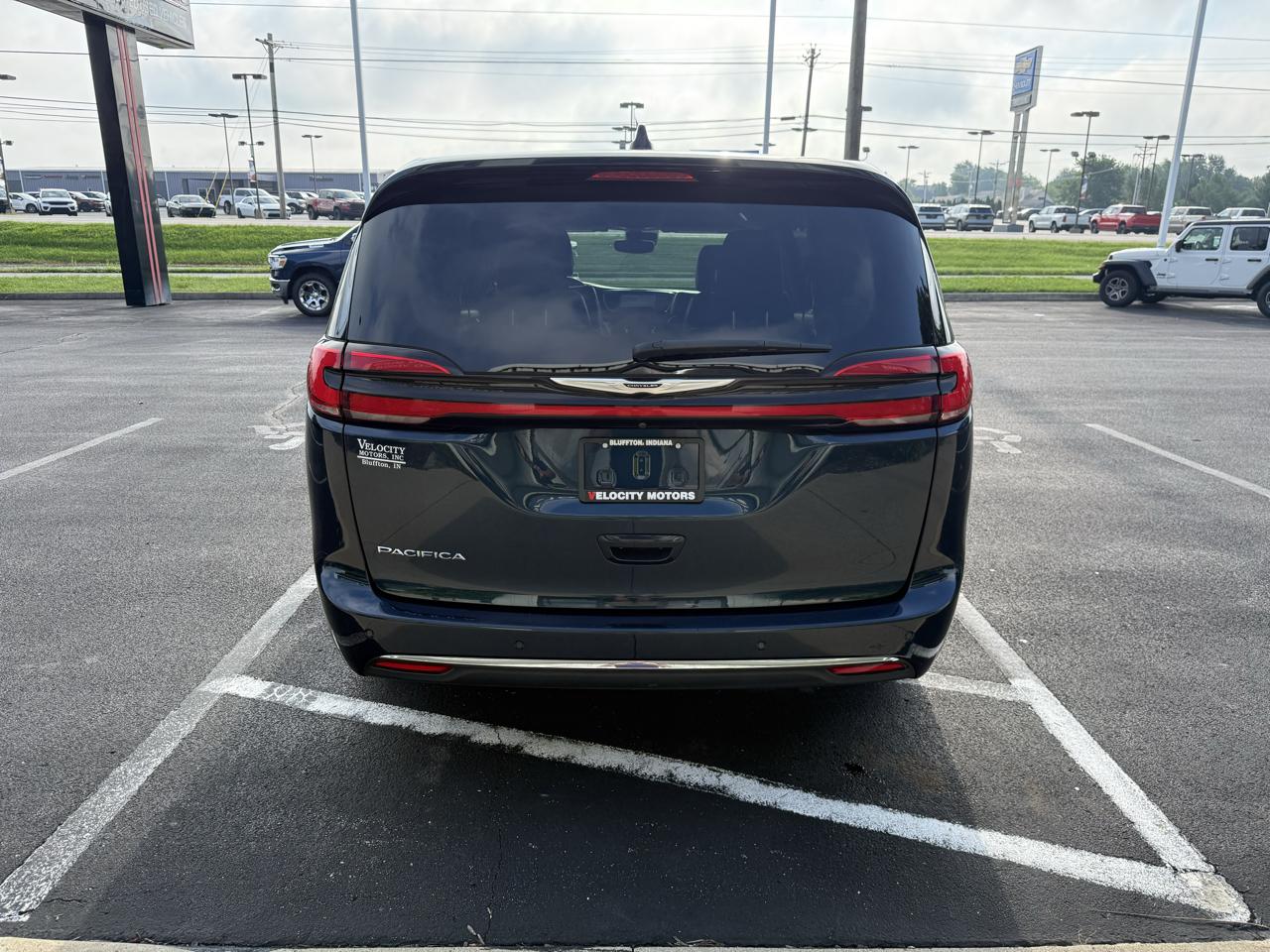 Chrysler Pacifica Touring L FWD 2023