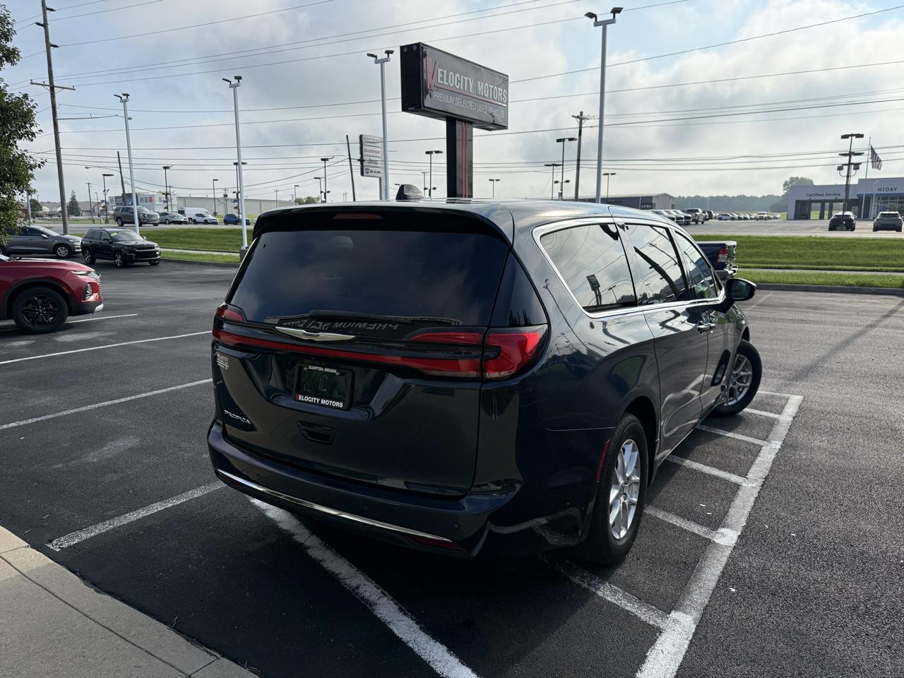 Chrysler Pacifica Touring L FWD 2023