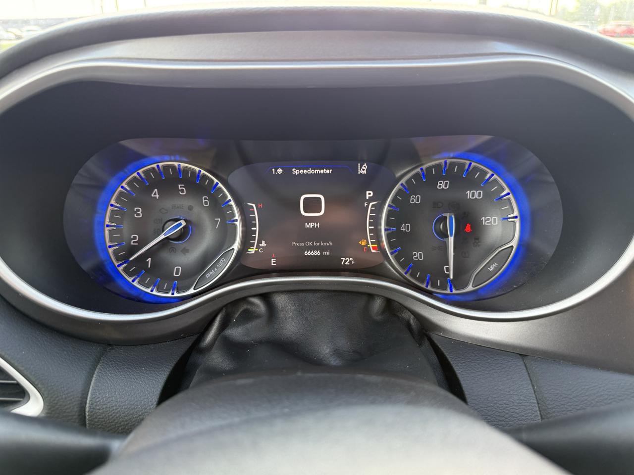 Chrysler Pacifica Touring L FWD 2023