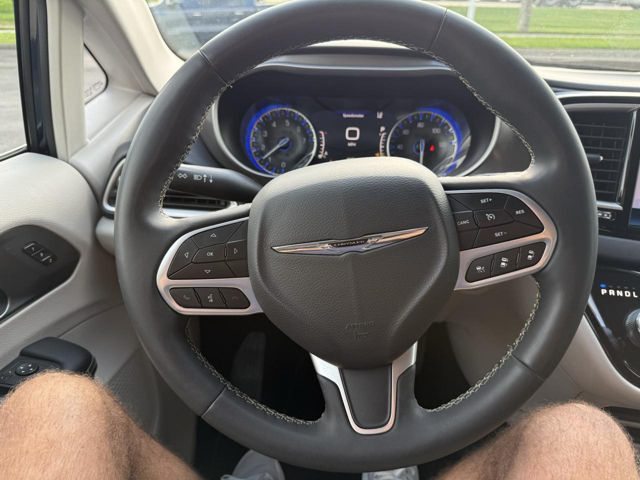 Chrysler Pacifica Touring L FWD 2023