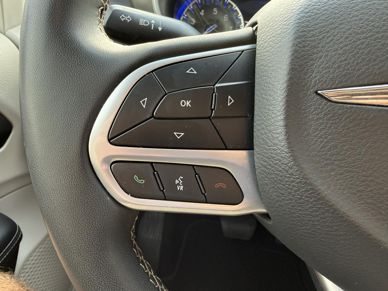 Chrysler Pacifica Touring L FWD 2023