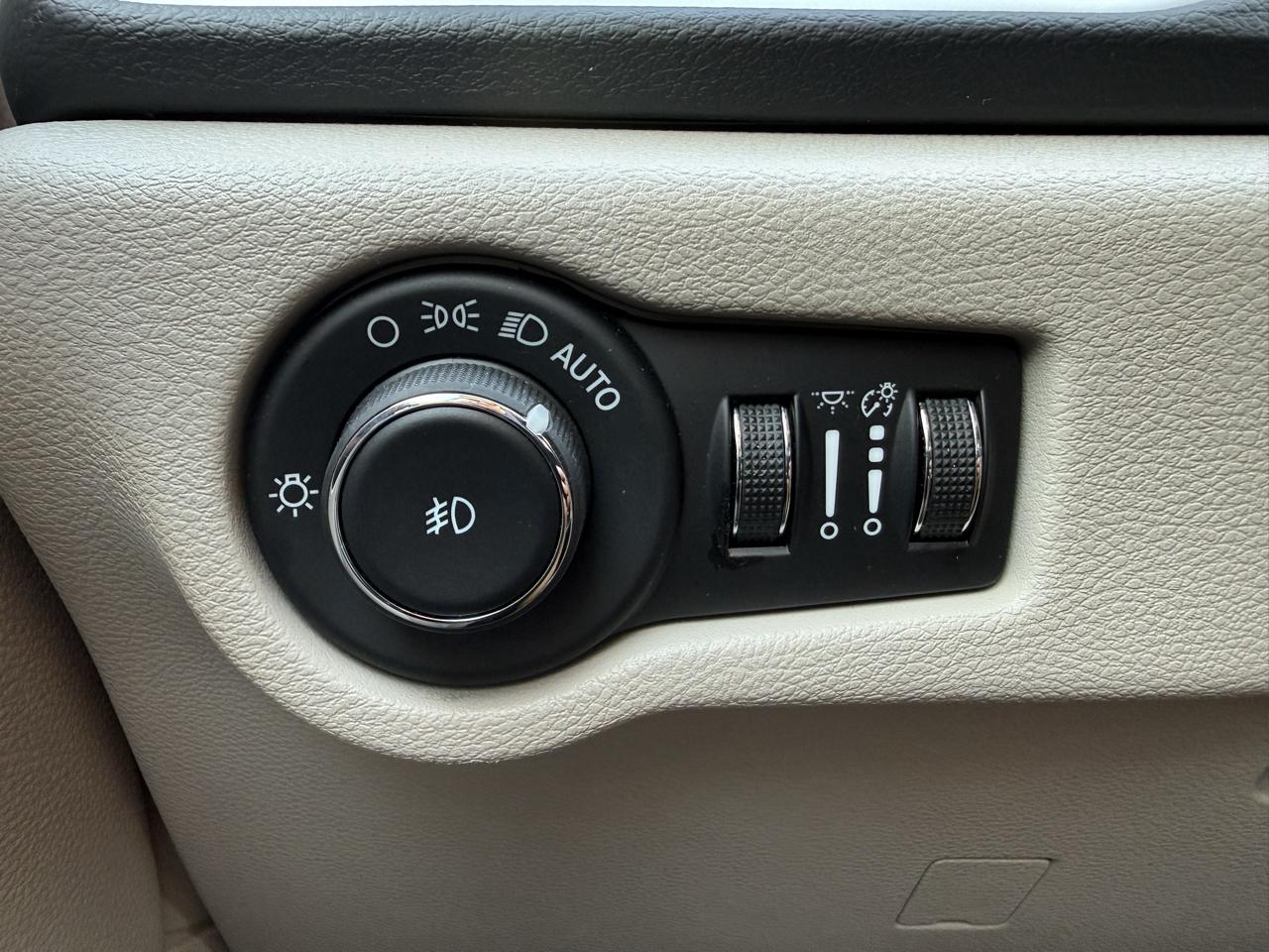 Chrysler Pacifica Touring L FWD 2023