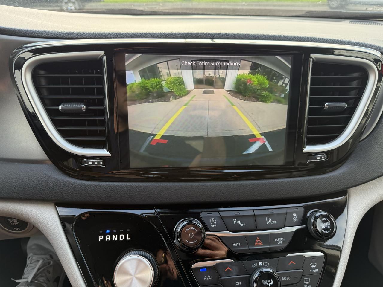 Chrysler Pacifica Touring L FWD 2023
