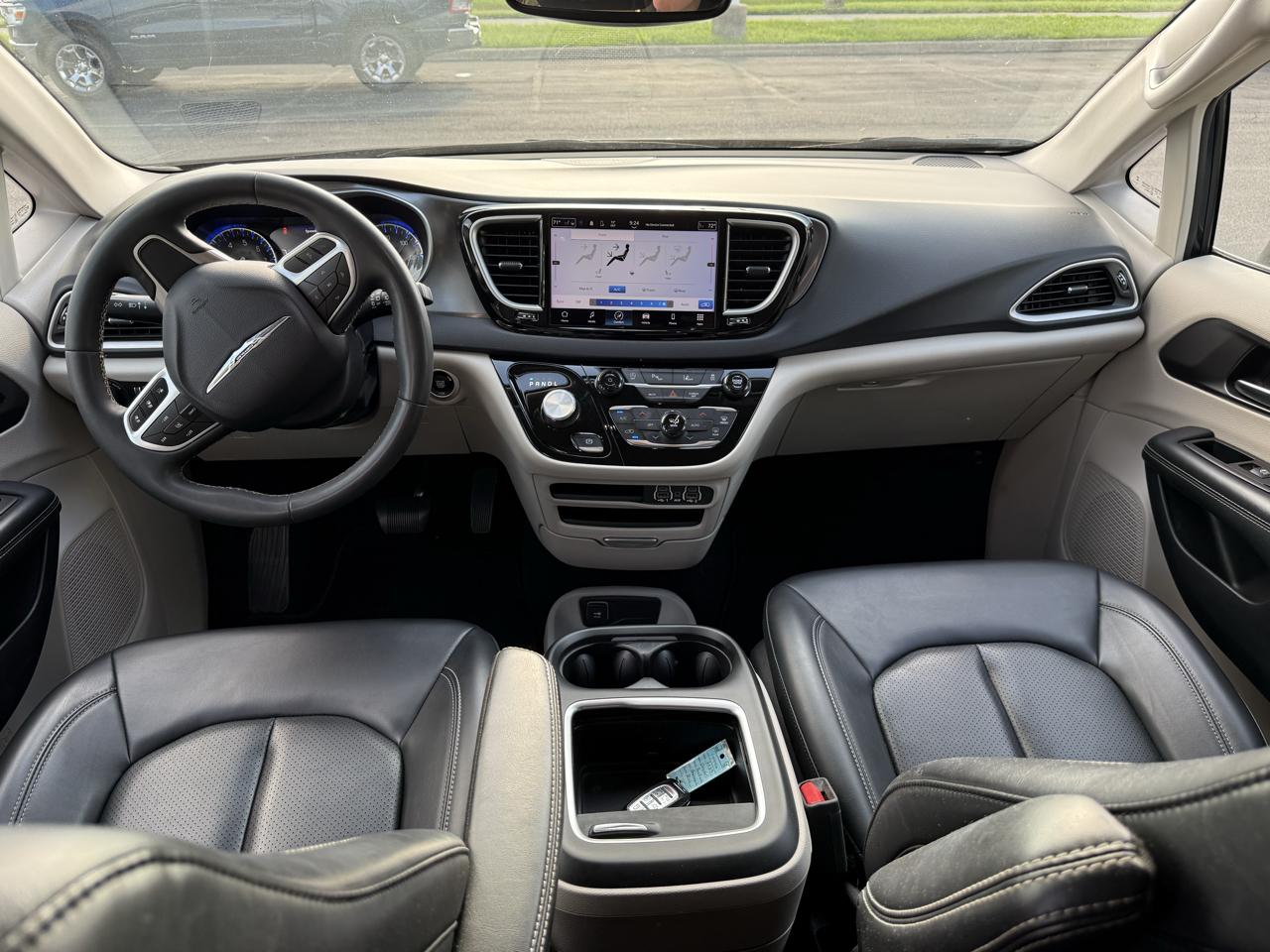 Chrysler Pacifica Touring L FWD 2023