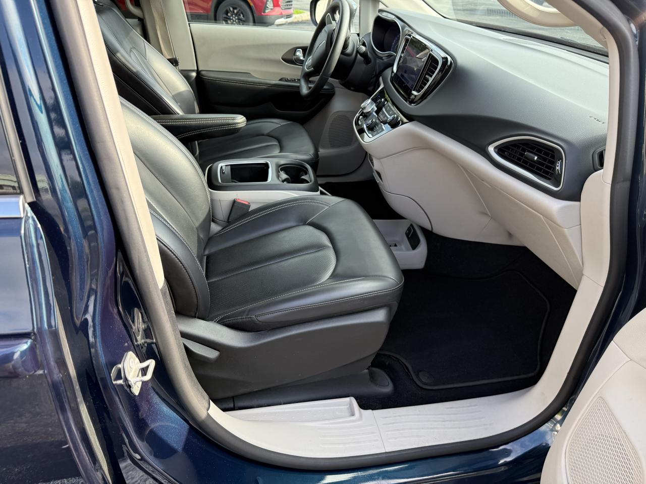 Chrysler Pacifica Touring L FWD 2023