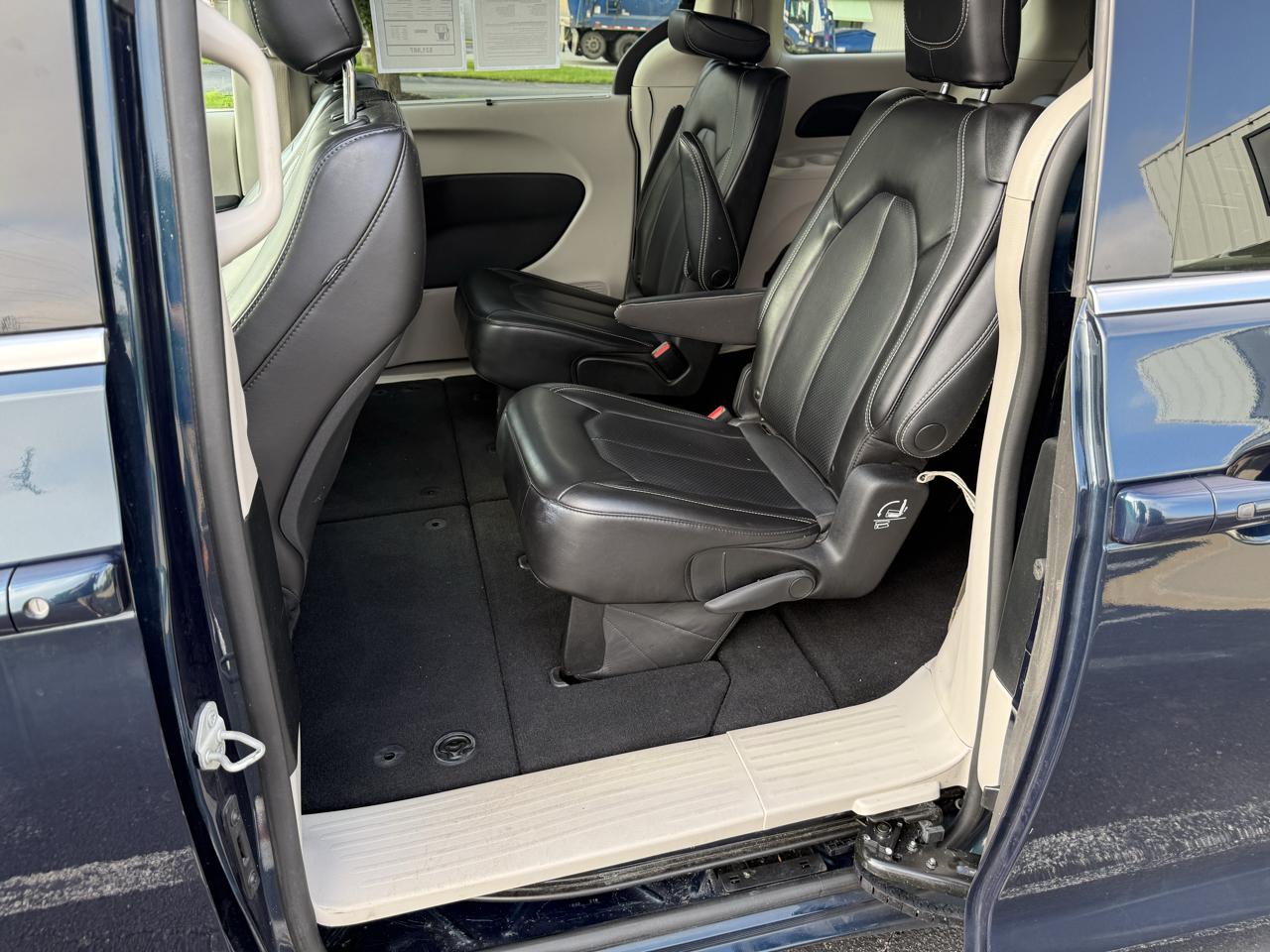 Chrysler Pacifica Touring L FWD 2023