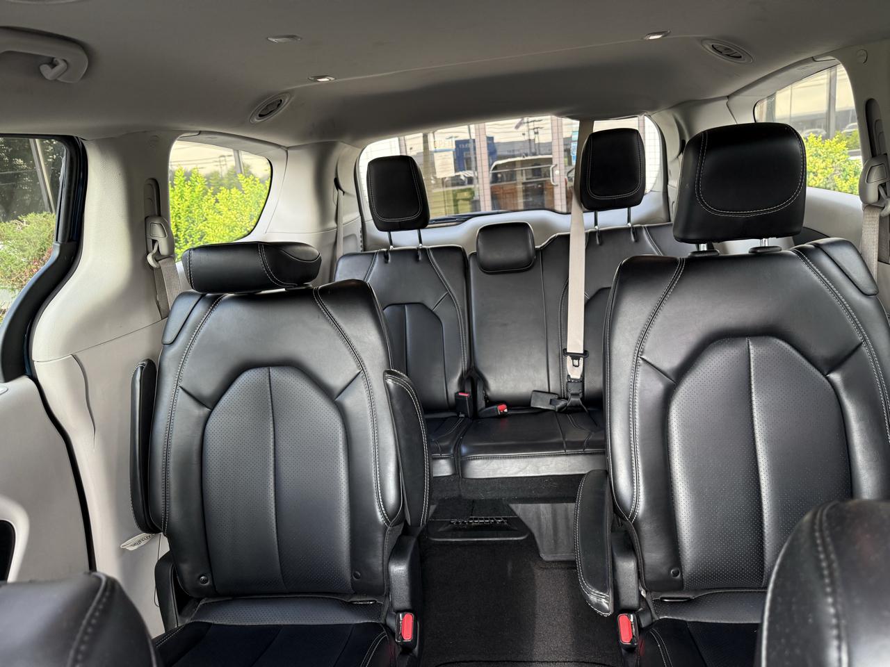 Chrysler Pacifica Touring L FWD 2023
