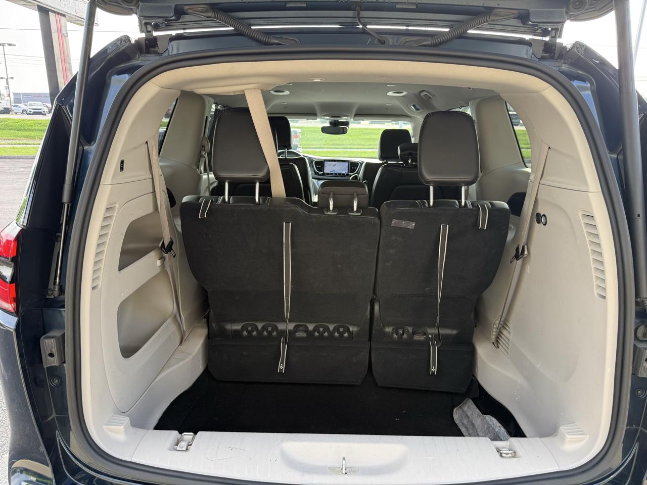 Chrysler Pacifica Touring L FWD 2023