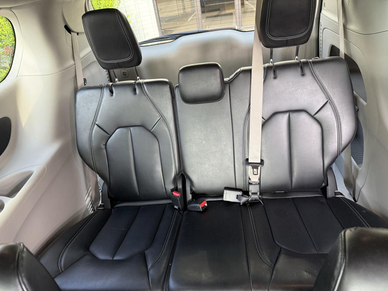 Chrysler Pacifica Touring L FWD 2023