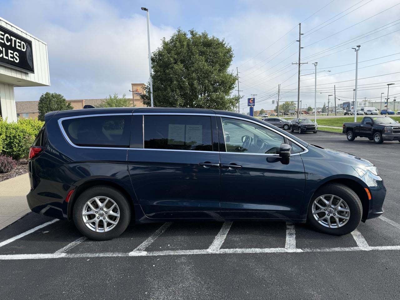 Chrysler Pacifica Touring L FWD 2023