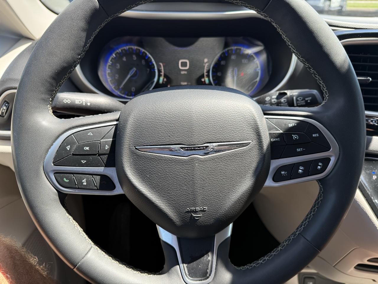 Chrysler Pacifica Touring L FWD 2024