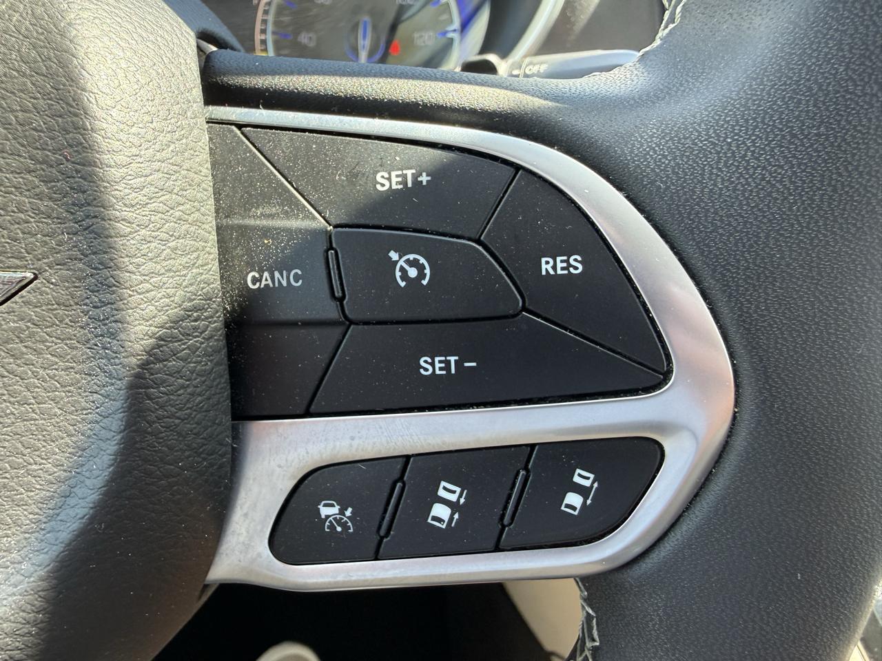 Chrysler Pacifica Touring L FWD 2024