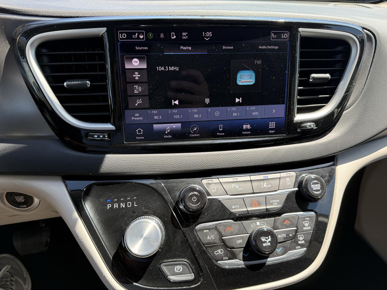Chrysler Pacifica Touring L FWD 2024
