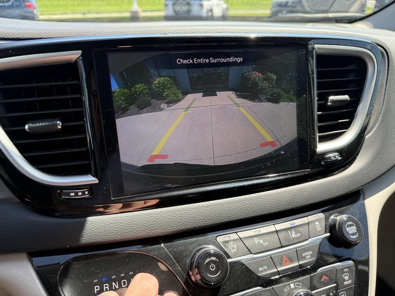 Chrysler Pacifica Touring L FWD 2024
