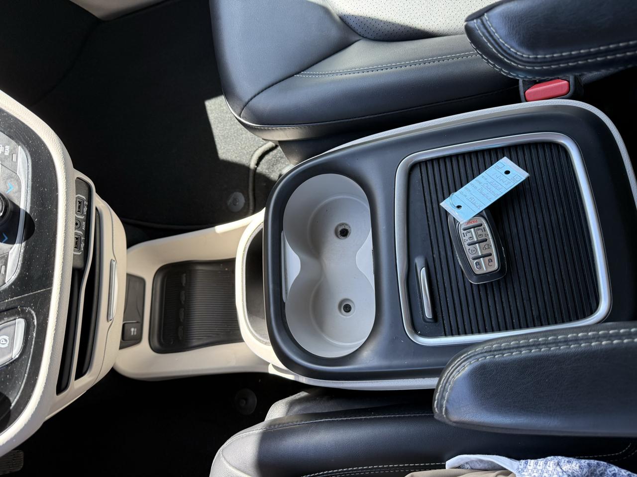 Chrysler Pacifica Touring L FWD 2024