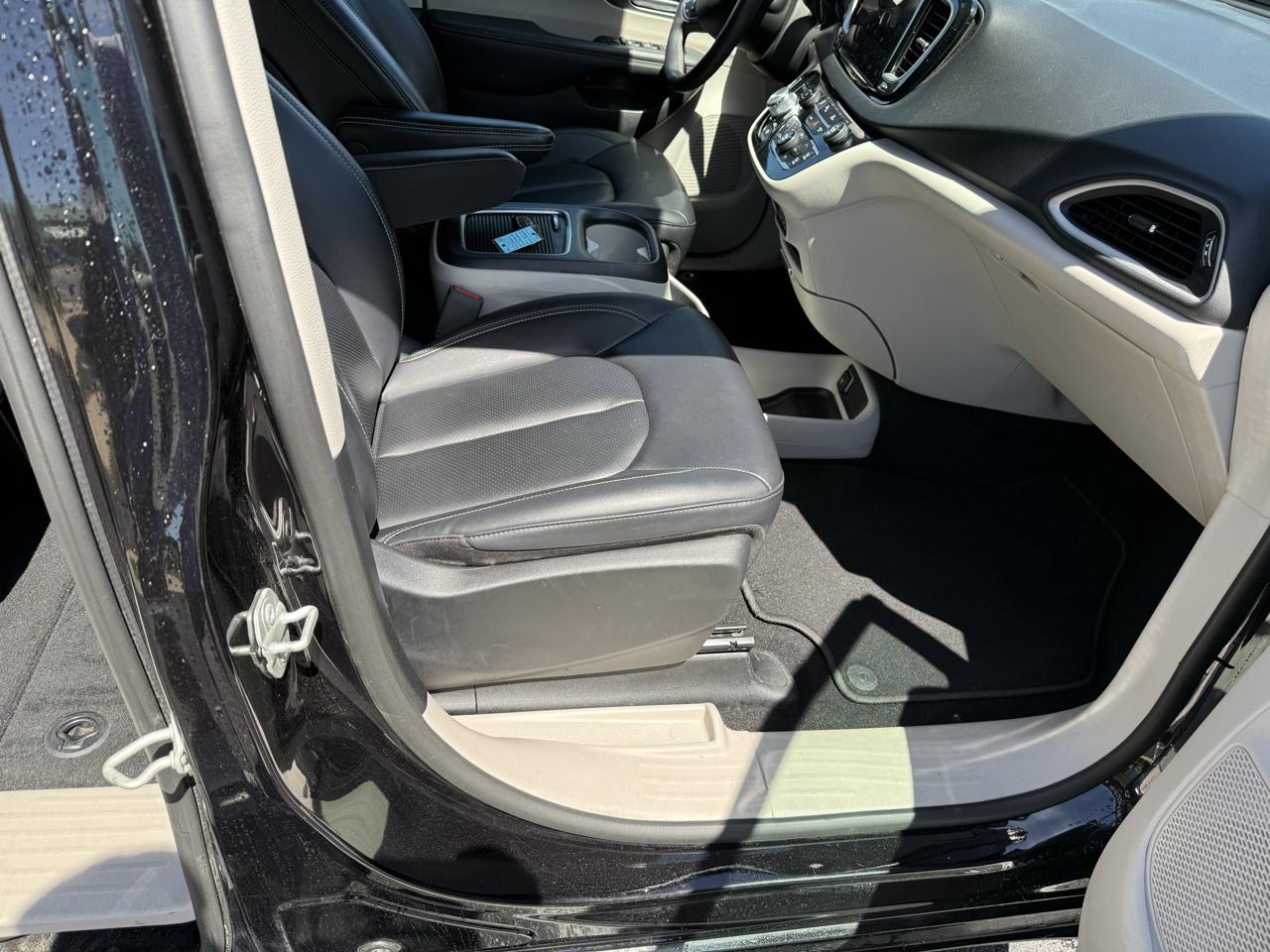Chrysler Pacifica Touring L FWD 2024