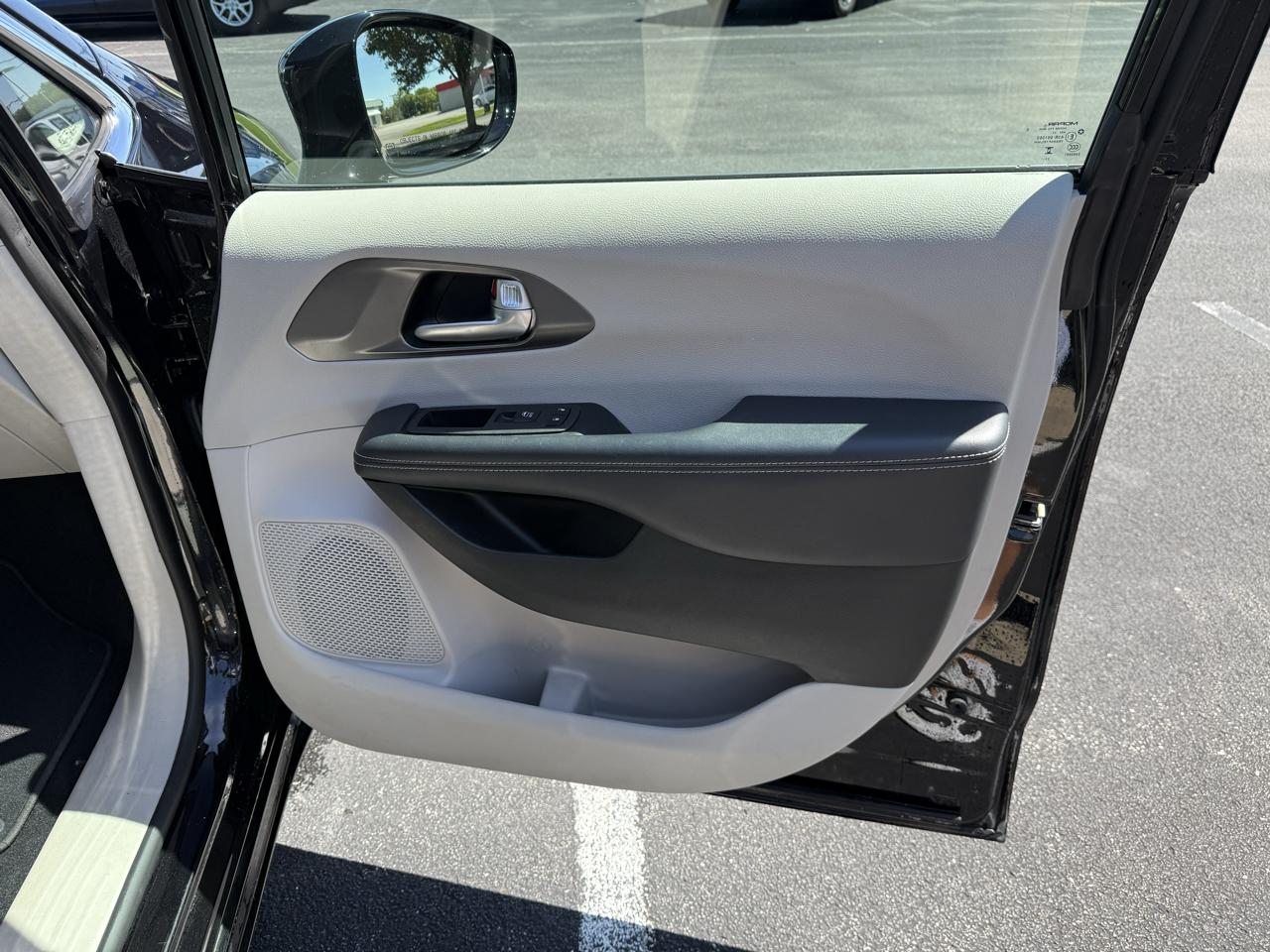 Chrysler Pacifica Touring L FWD 2024
