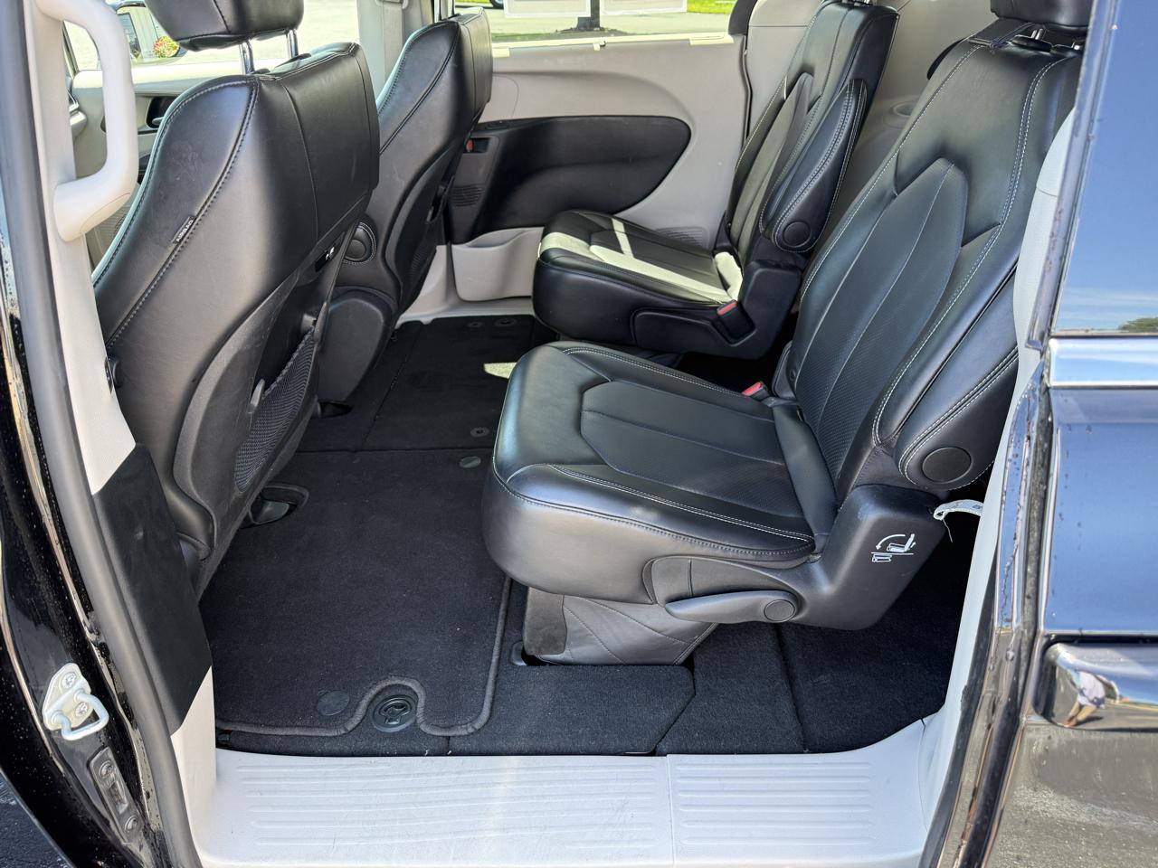 Chrysler Pacifica Touring L FWD 2024