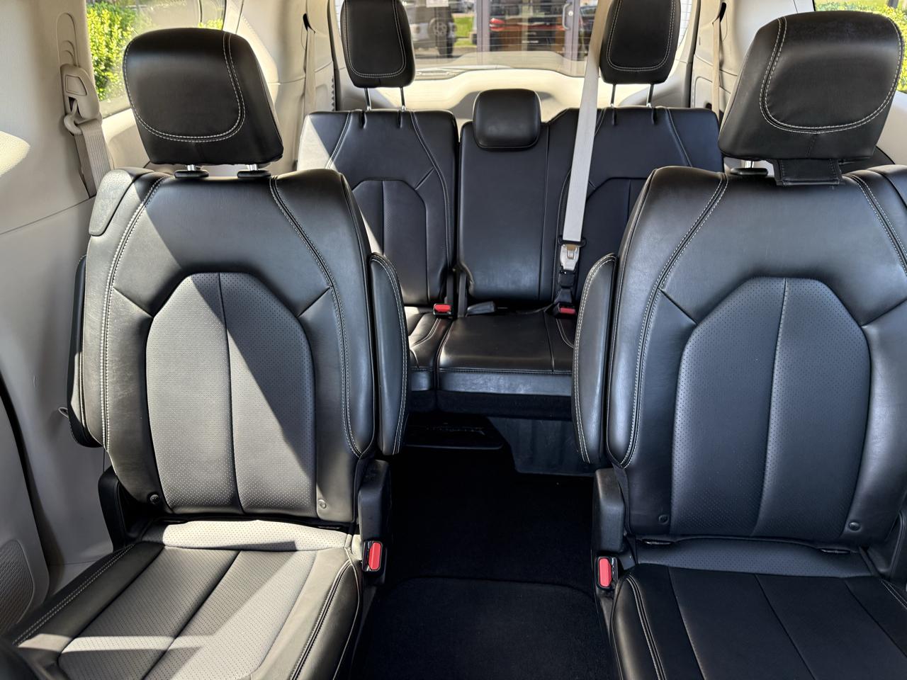 Chrysler Pacifica Touring L FWD 2024