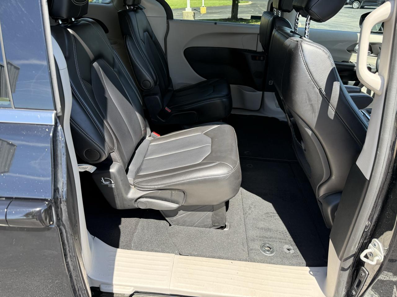 Chrysler Pacifica Touring L FWD 2024