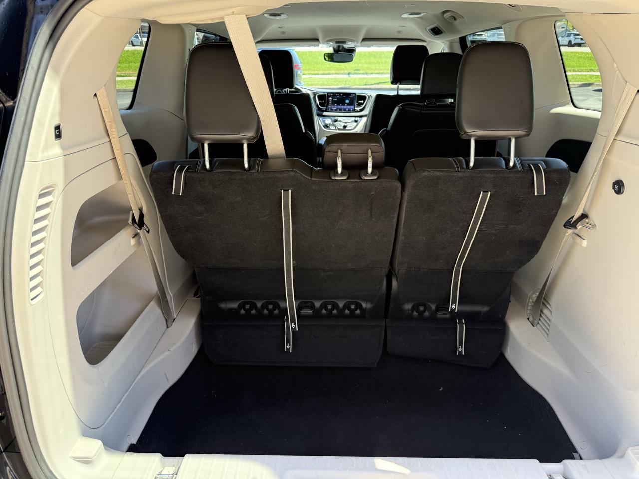 Chrysler Pacifica Touring L FWD 2024