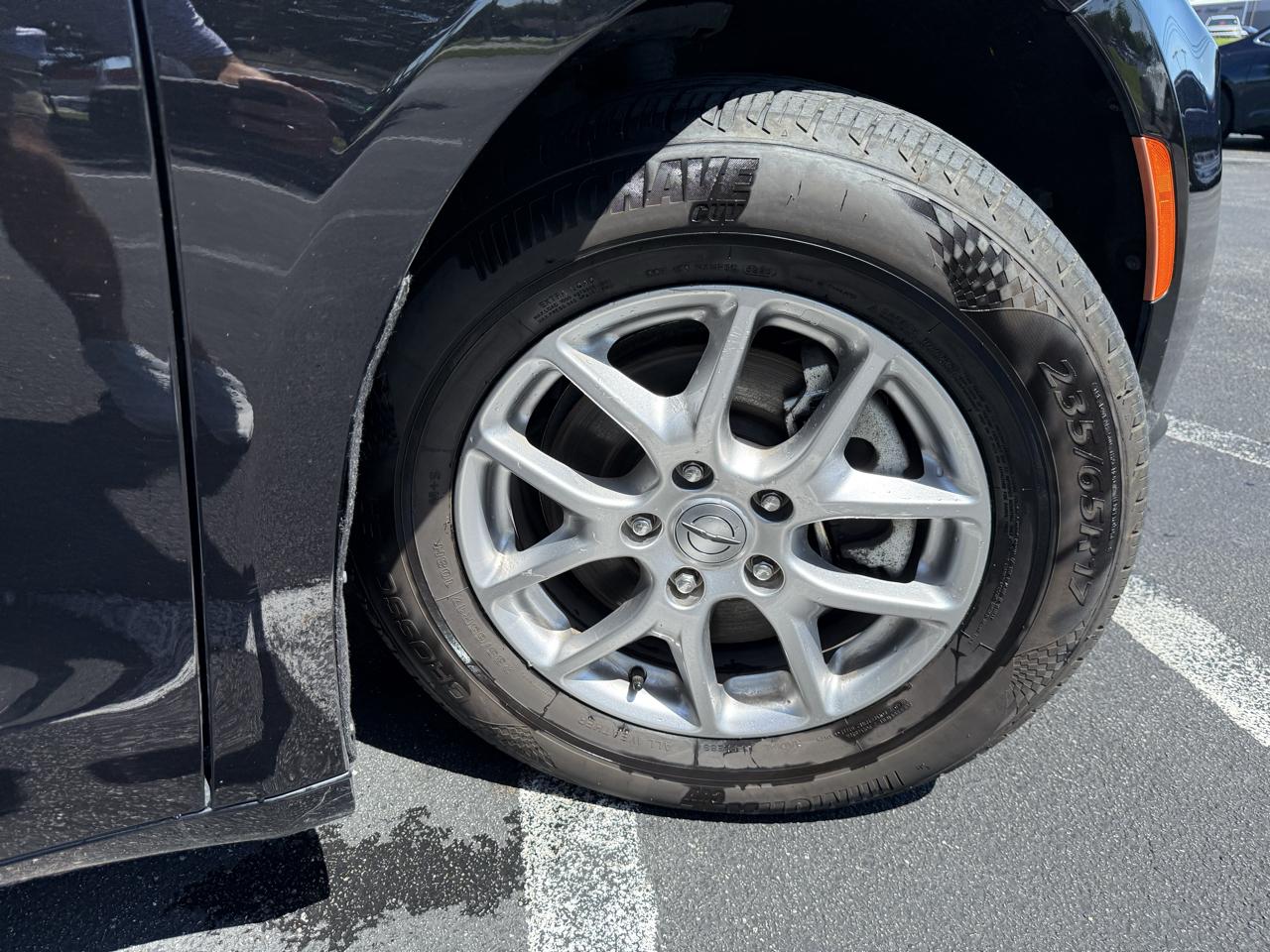 Chrysler Pacifica Touring L FWD 2024