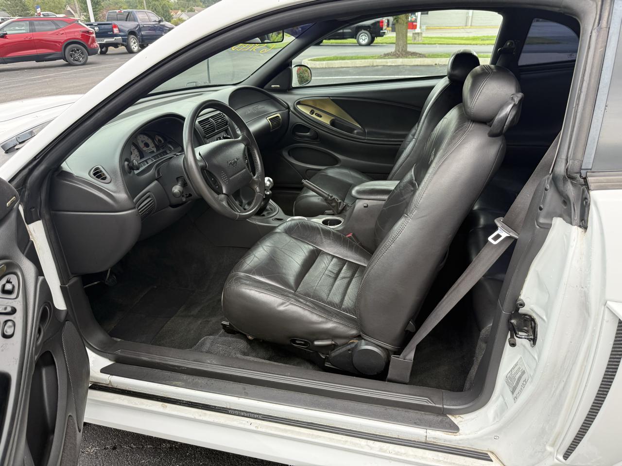 Ford Mustang 2dr Cpe GT Deluxe 2001