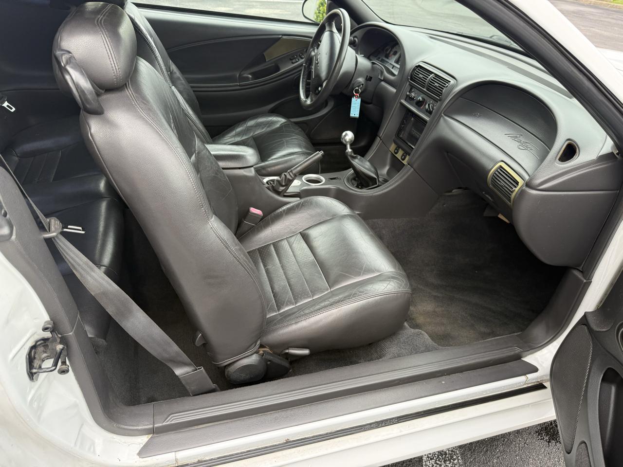 Ford Mustang 2dr Cpe GT Deluxe 2001